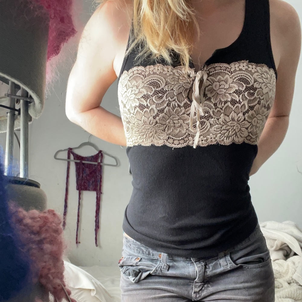 Bisou bisou tank top with lace and tie up